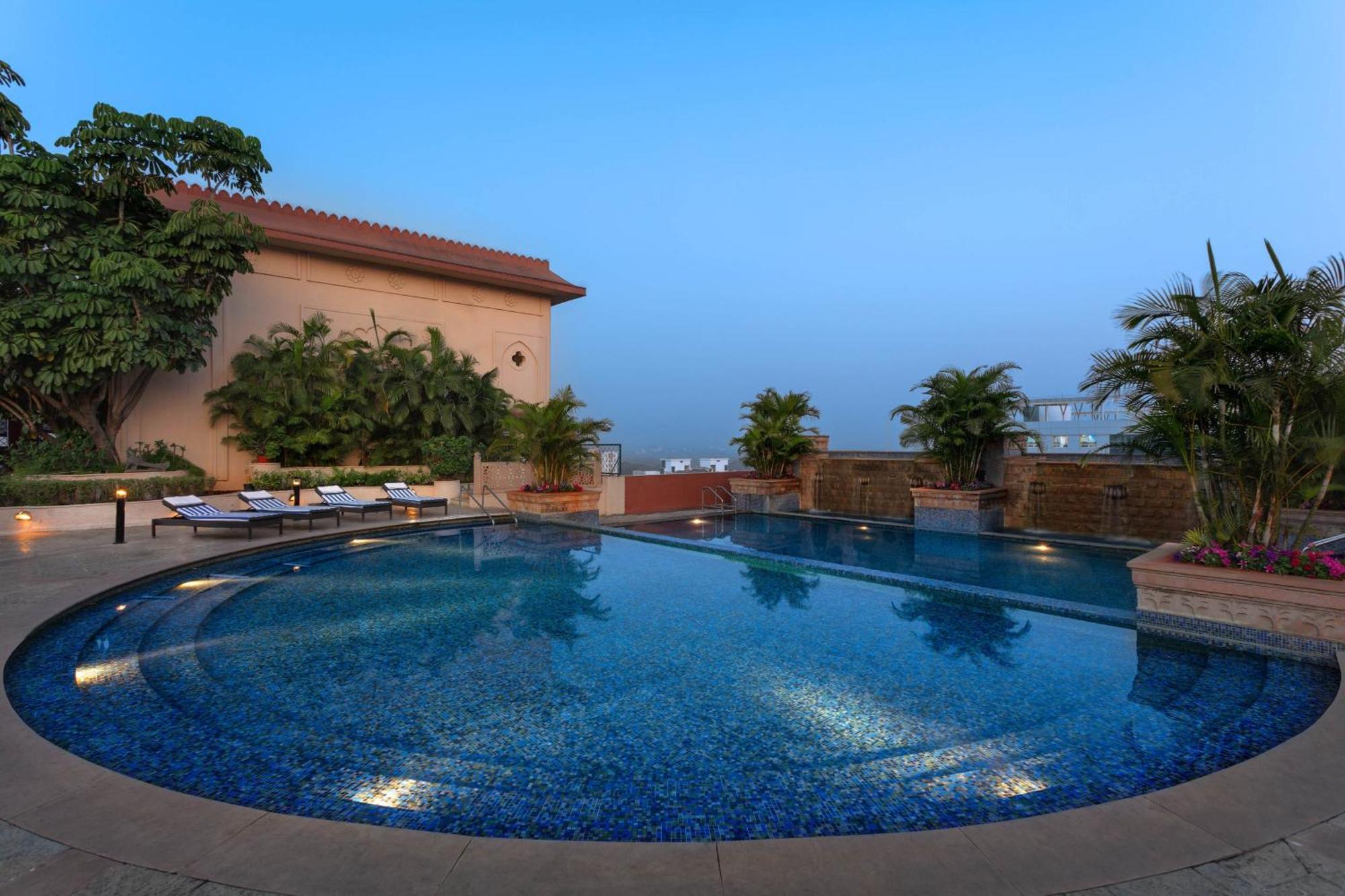 Sheraton Grand Bund Garden Hotel 5*